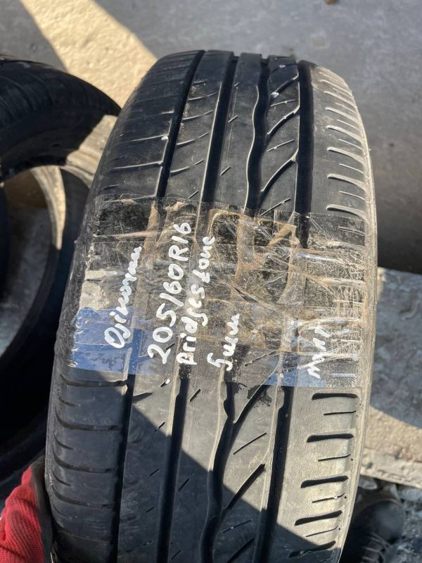 Шина одіночка Bridgestone 205/60 r16 Lito