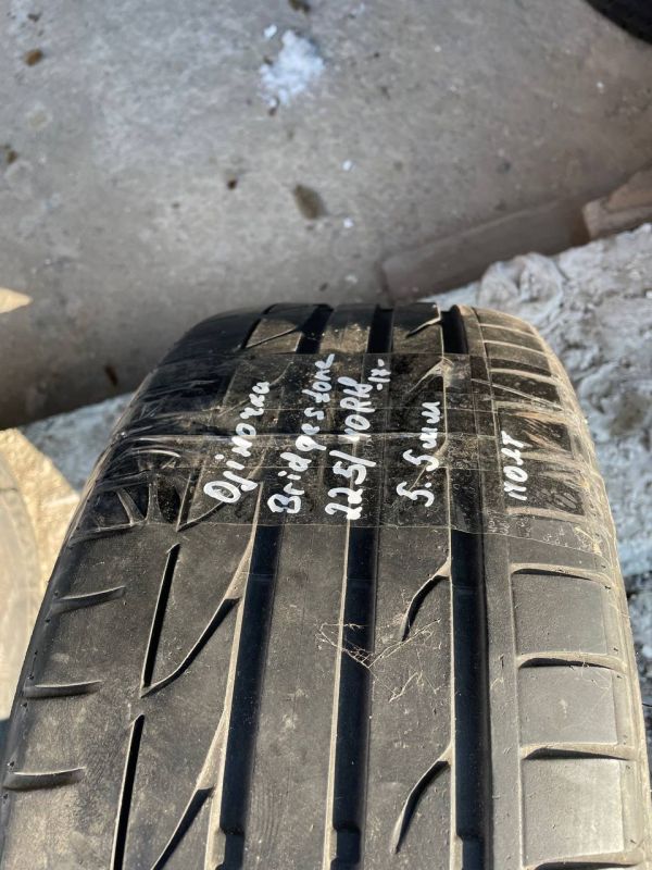 Шина одіночка Bridgestone 225/40 r18 Lito