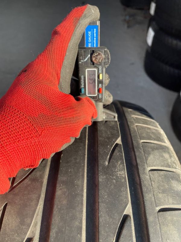 Шина одіночка Bridgestone 225/40 r18 Lito