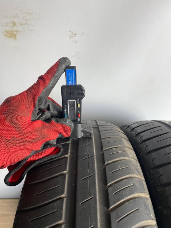 Шини пара Dunlop 175/65 r15 літо Гума