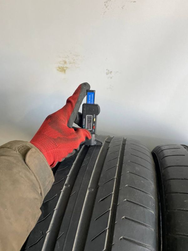 Шини пара Continental 235/45 r17 літо Гума