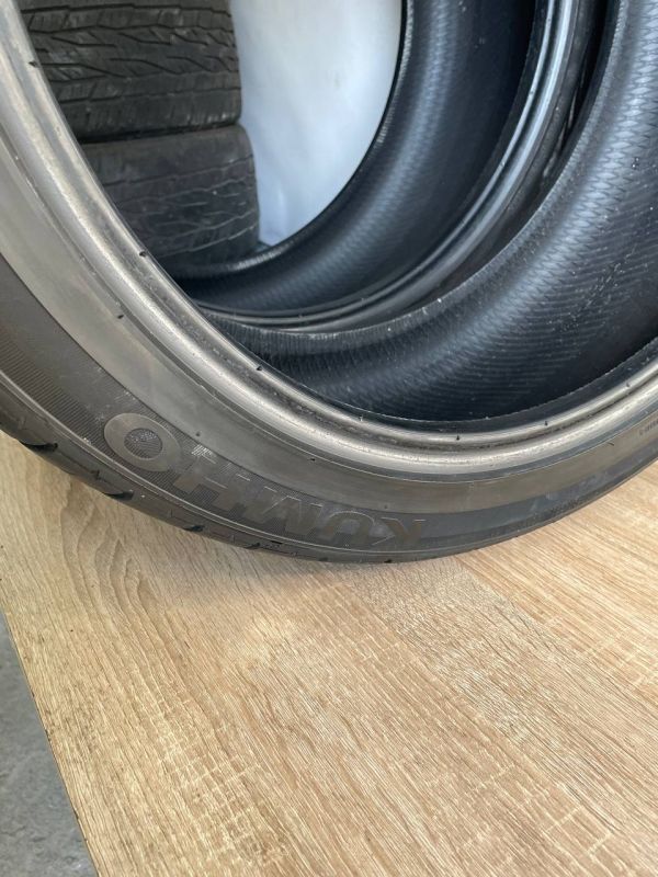 Шини пара Kumho 245/40 r20 літо Гума