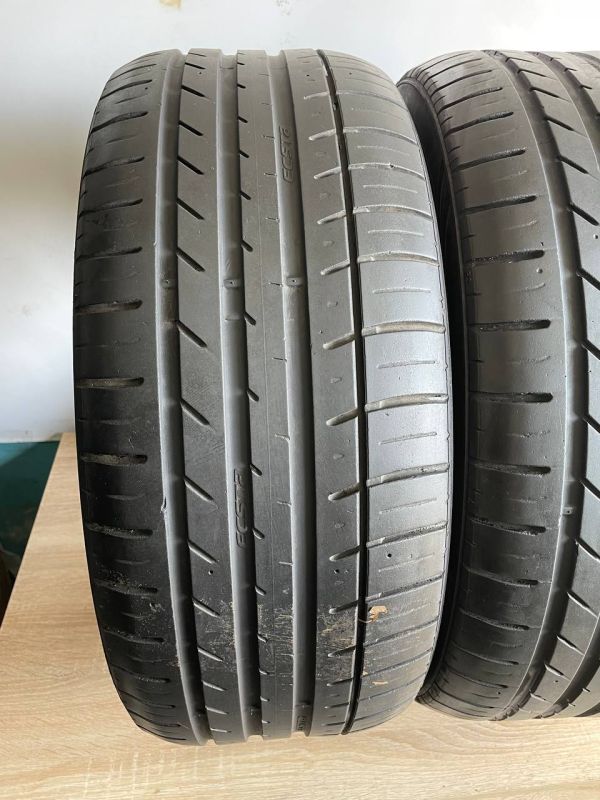 Шини пара Kumho 245/40 r20 літо Гума