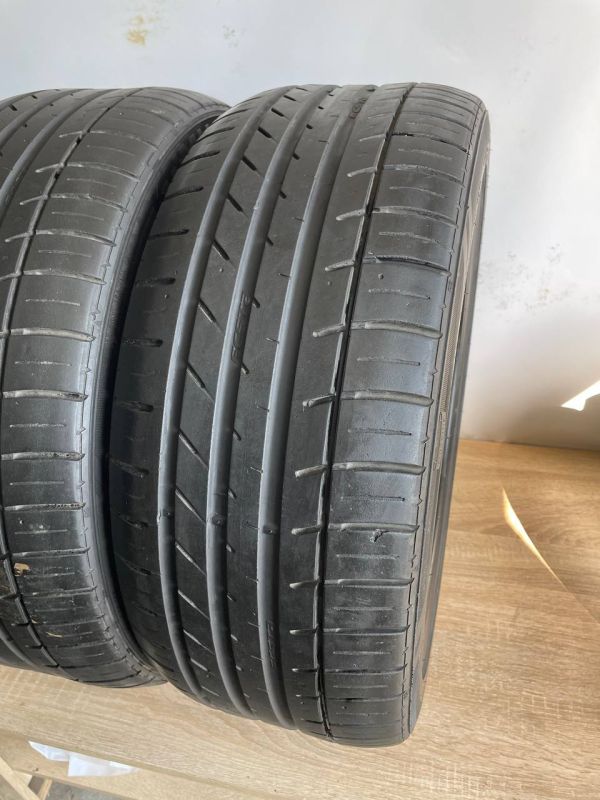 Шини пара Kumho 245/40 r20 літо Гума
