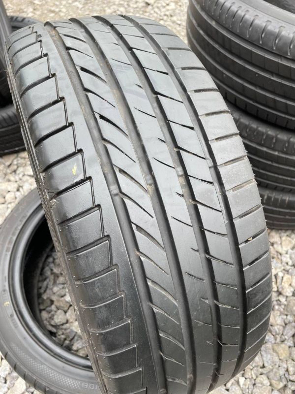 Шини пара Dunlop 215/45 r18  літо Гума