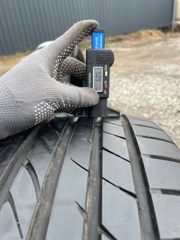Шини пара Dunlop 215/45 r18  літо Гума