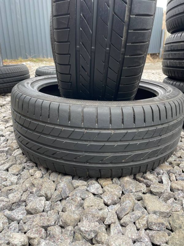 Шини пара Dunlop 215/45 r18  літо Гума