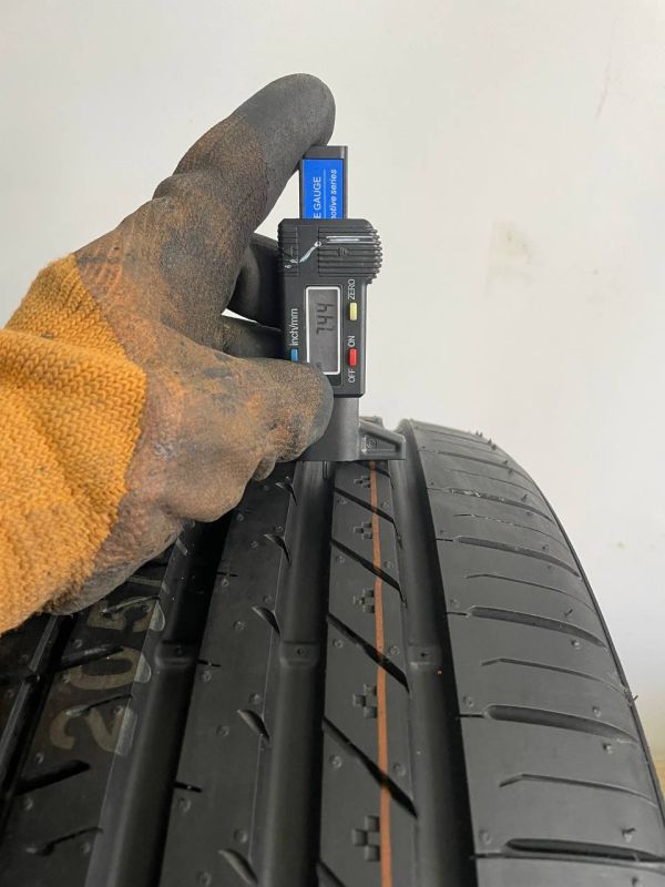 Шини пара Kumho 205/40 r17 літо Гума