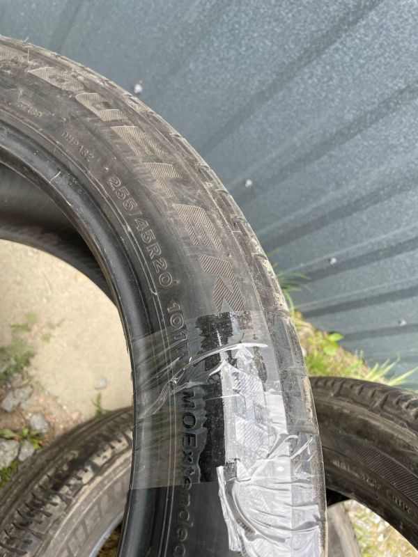 Шини пара Bridgestone 255/45 r20 літо Резина