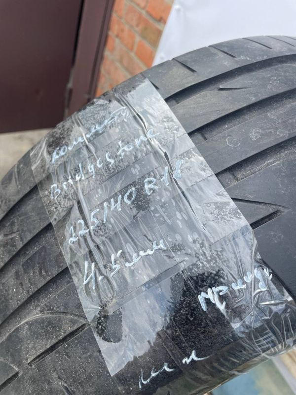Шини комплект Bridgestone 225/40 r18 літо резина