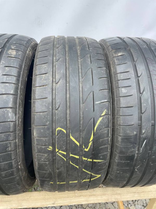Шини комплект Bridgestone 225/40 r18 літо резина