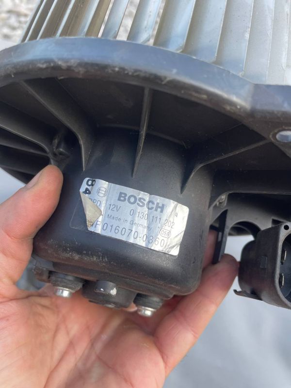Моторчик вентилятора пічки Audi A6 C5 0130111202, 4B1820021