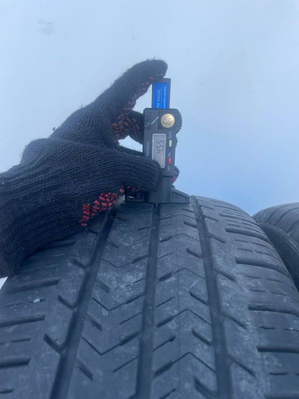 Шини пара Michelin 215/65 r16c літо Резина