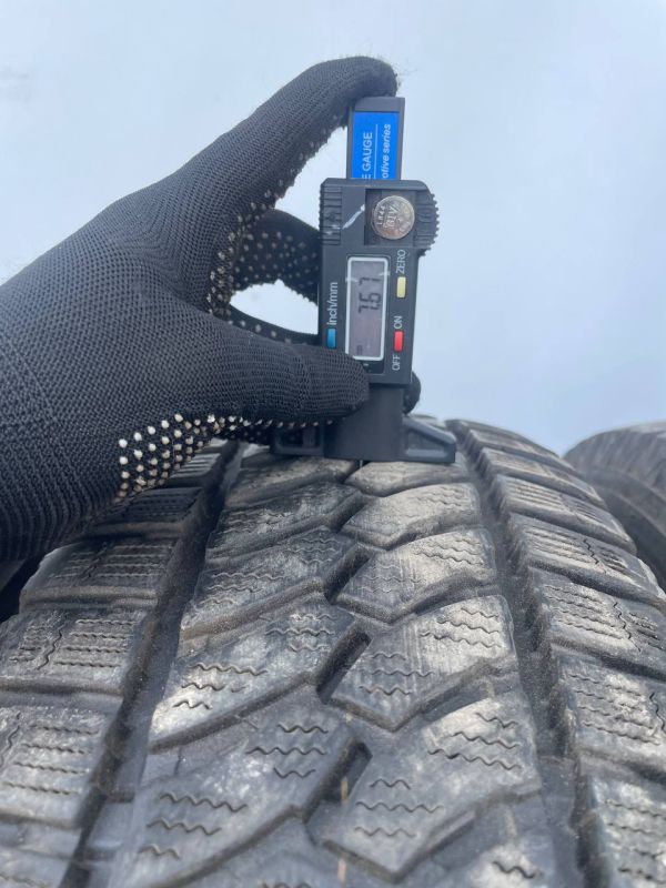 Шини комплект або пара Bridgestone 205/75 r16c зима