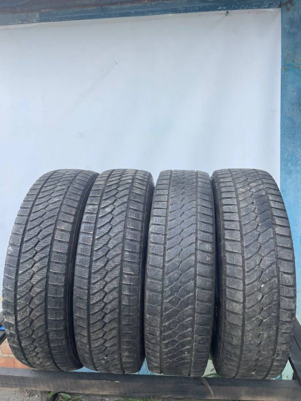Шини комплект або пара Bridgestone 205/75 r16c зима