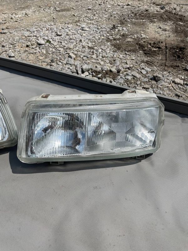 Фари передні Volkswagen Passat 4