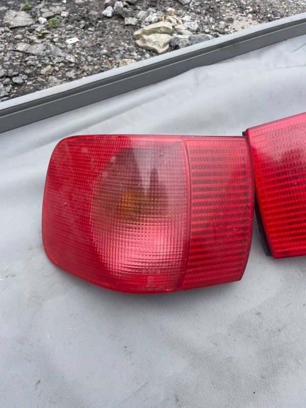 Стопи Audi A6 c4 ліхтарі пара правий лівий задні в крило