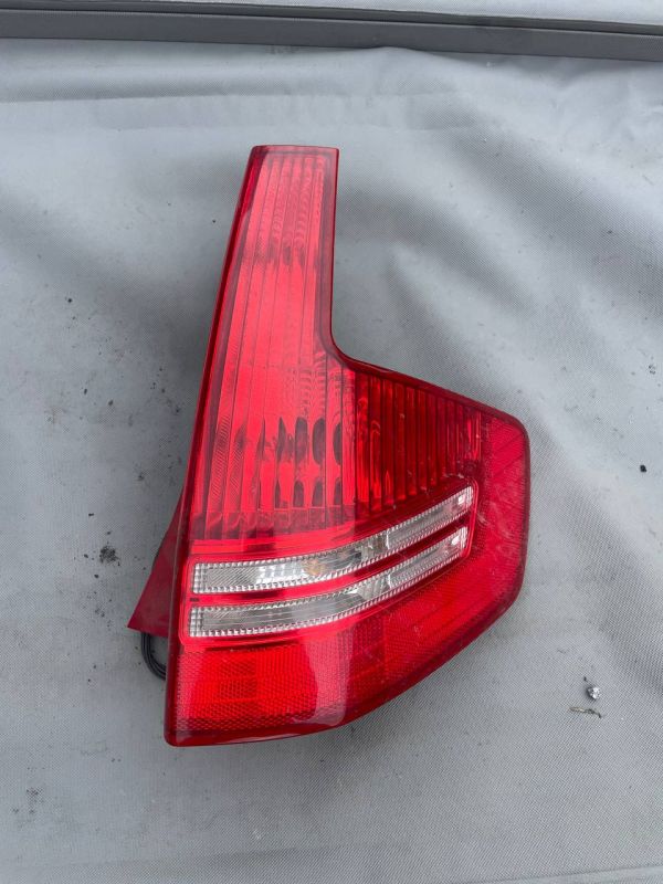 Задній фонарь стоп правий Citroen C4 2004-2010р. хетчбек сітроен с4
