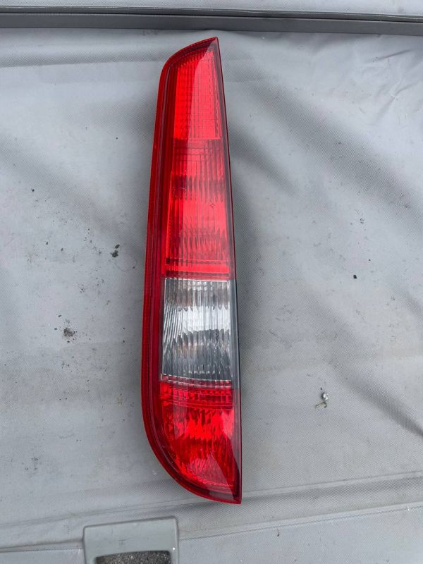 Задній лівий фонарь стоп Ford Focus 2 універсал 2004-2008