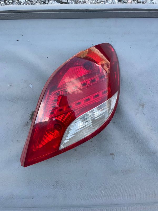 Стоп ліхтар задній правий фонарь peugeot 207 пежо 207