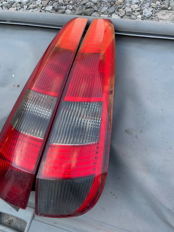 Cтопи ліхтарі лівий правий Задні ліхтарі стопи Ford Fiesta фієста