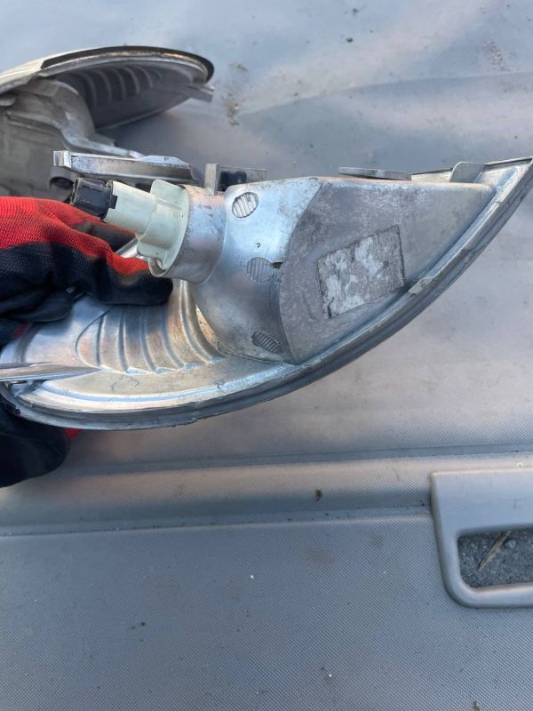 Поворотніки NISSAN ALMERA N16 2000-2002 лівий правий