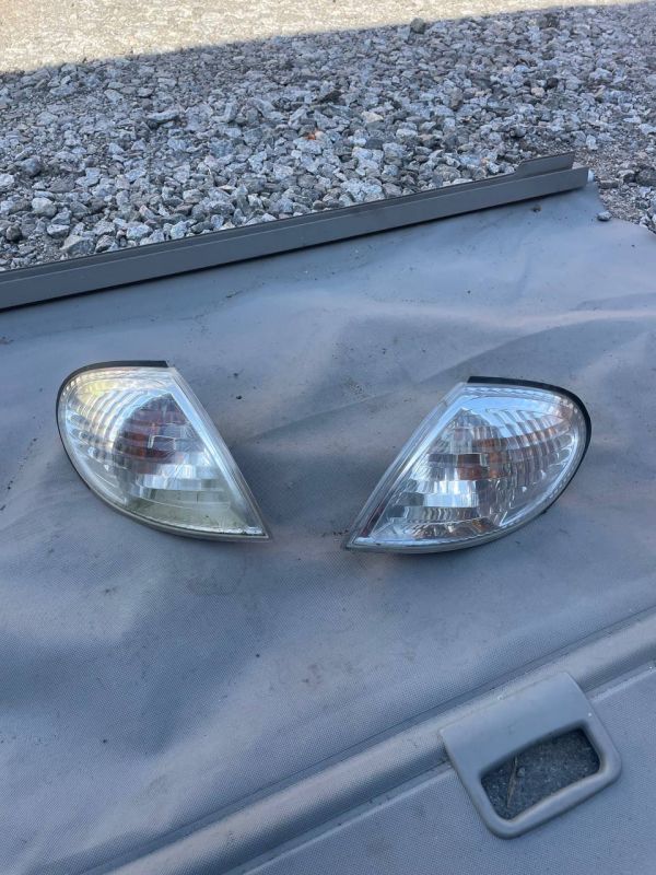 Поворотніки NISSAN ALMERA N16 2000-2002 лівий правий