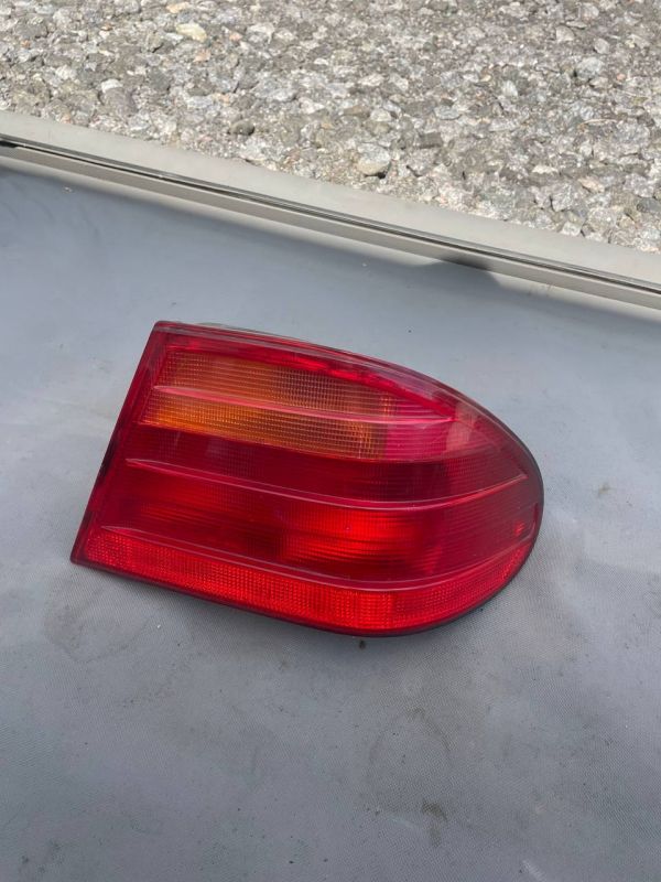 Фонарь стоп задній правий A2108204464 Mercedes W210 E-KLASS