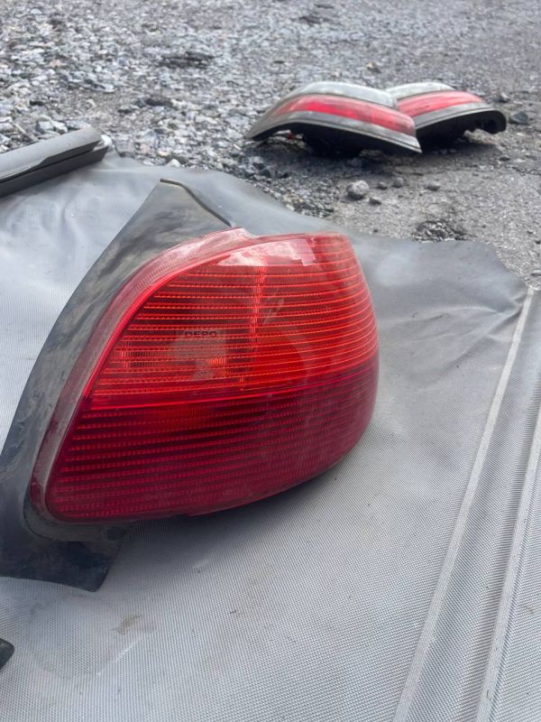 Стопи Фонарі пежо 206 Хечбек Універсал Peugeot 206 Рестайл Дорестайл