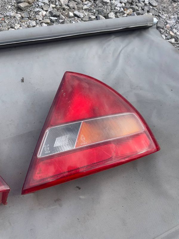 Ліхтарі задні пара стопи Mitsubishi Lancer Carisma лівий правий фонарь