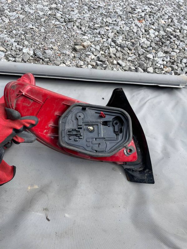 Стопи Фонарі пежо 206 Хечбек Універсал Peugeot 206 Рестайл Дорестайл