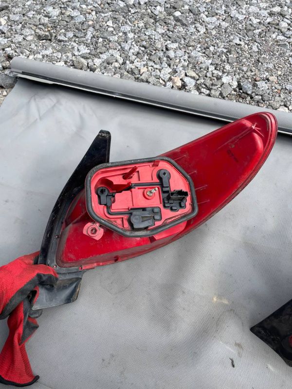 Стопи Фонарі пежо 206 Хечбек Універсал Peugeot 206 Рестайл Дорестайл