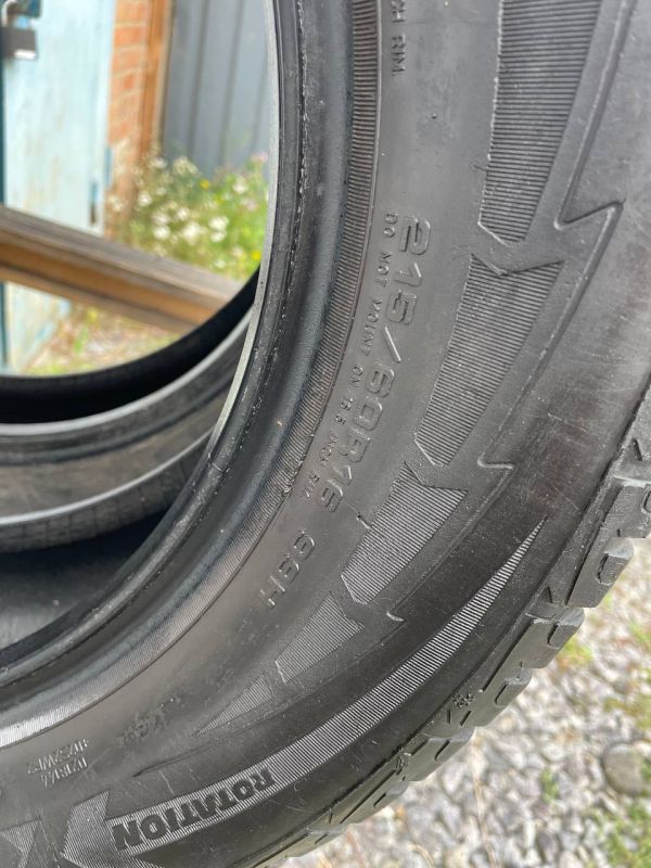 Шини пара Goodyear 215/60 r16 зима резина