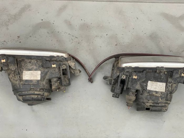 Фари пара ліва права Ауді 80 Audi 80