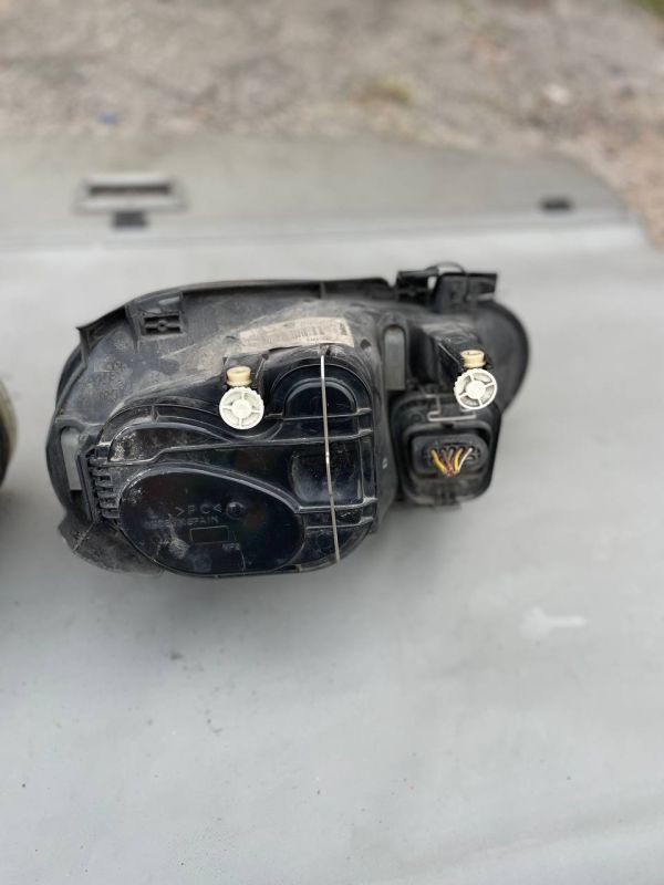 Передні фари ліва права Фольксваген Гольф 4 Volkswagen Golf IV 97-06