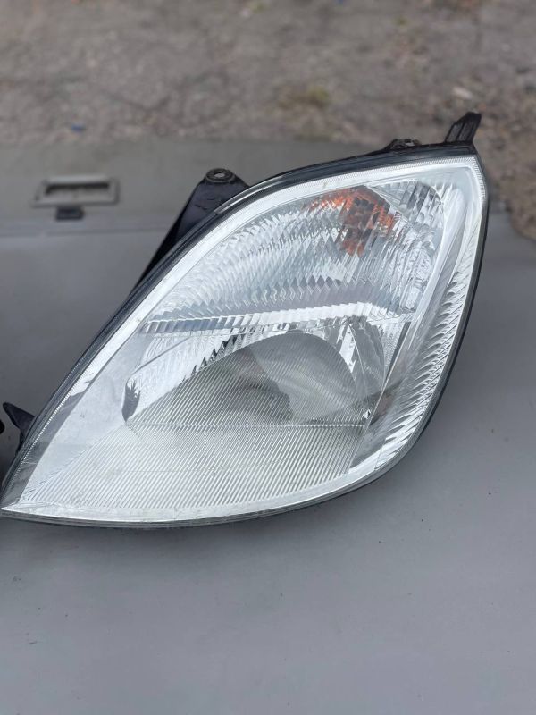 Передні фари ліва права Форд Фієста Ford Fiesta