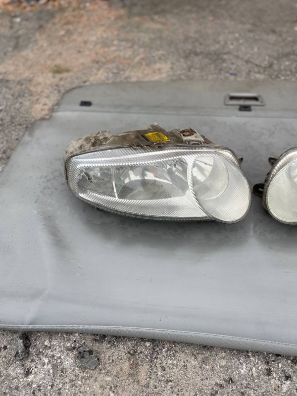 Фари передні пара ліва права Alfa Romeo 147 (2000-2004)