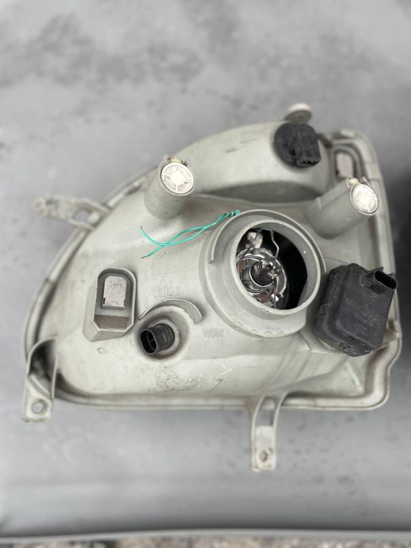 Фари пара ліва права Opel Agila 1 2000-2007p. темна середина опель