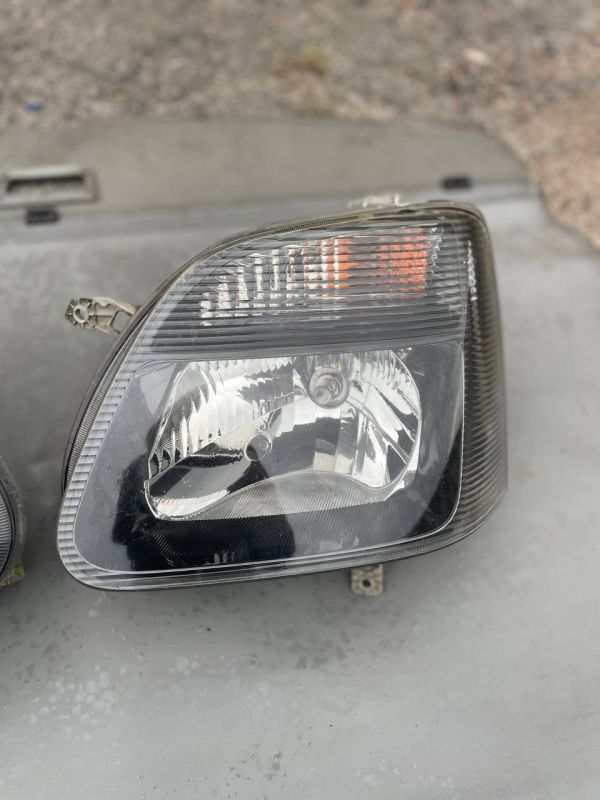 Фари пара ліва права Opel Agila 1 2000-2007p. темна середина опель