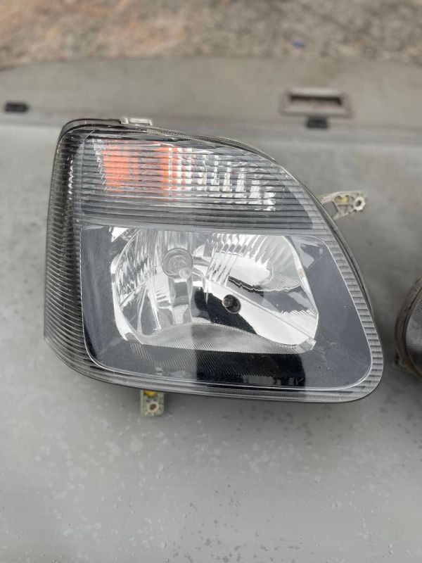 Фари пара ліва права Opel Agila 1 2000-2007p. темна середина опель