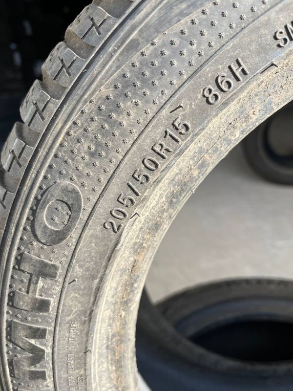 Шини пара KUMHO I'ZEN KW23 205/50/R15 зима резина