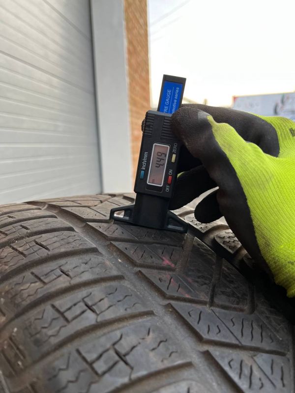 Шини пара PIRELLI SOTTOZERO 235/55/R17 зима резина