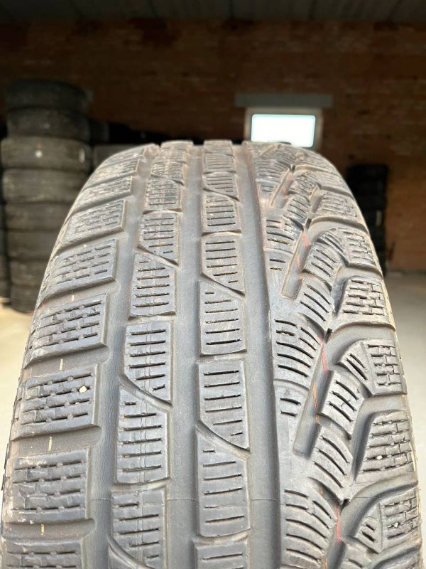 Шини пара PIRELLI SOTTOZERO 3 235/55/R17 зима резина