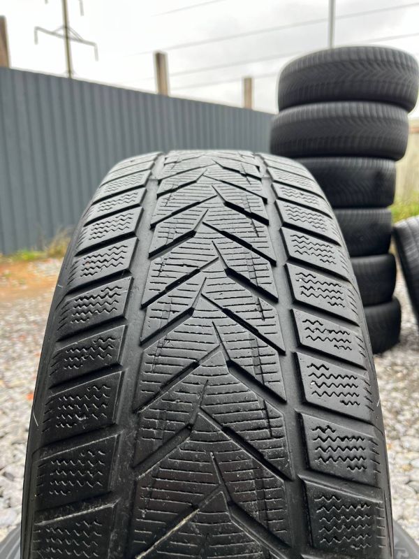 Шини пара VREDESTEN WINTRAC XTREMES 215/55/R18 зима резина