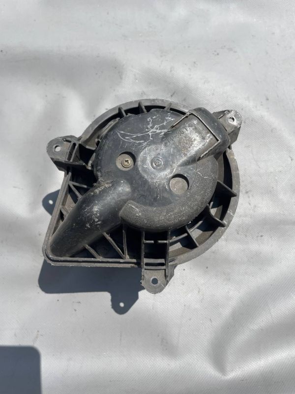 Моторчик пічки з кондиціонером вентилятор салону,вузький роз'єм, контакт, фішка Renault Trafic 7701050310