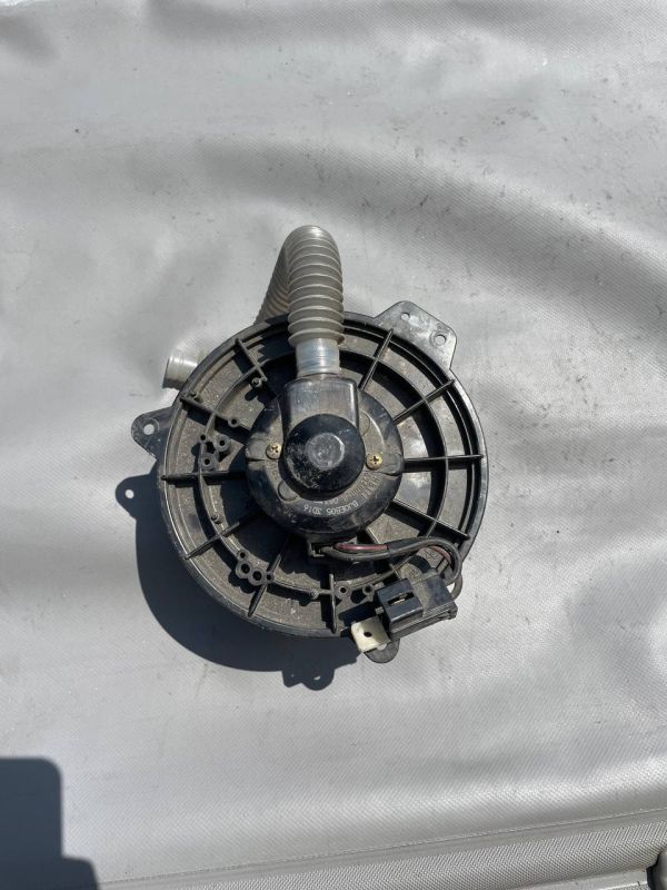 Вентилятор моторчика пічки Мазда премаси 03г Mazda premacy 2003