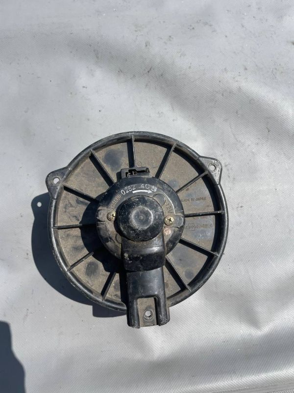 Вентилятор пічки Toyota Avensis