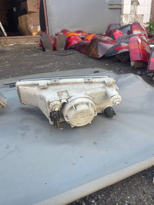 Фари передні пара ліва права Skoda Felicia шкода фелиция феліція