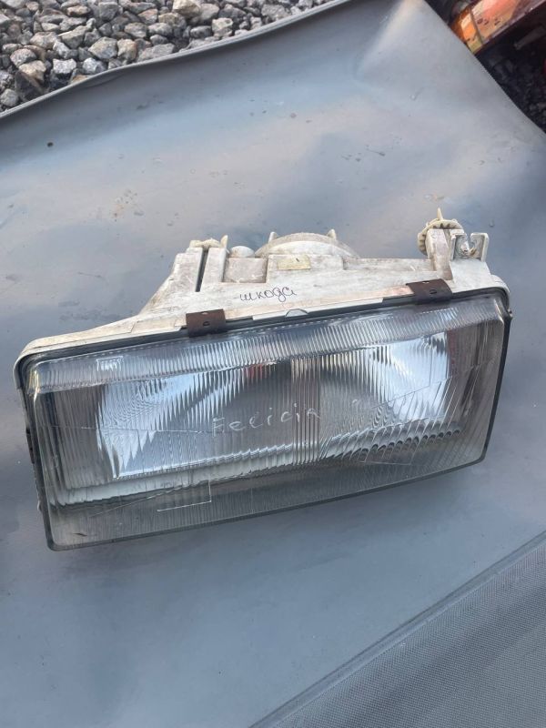 Фари передні пара ліва права Skoda Felicia шкода фелиция феліція