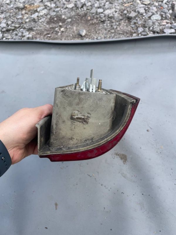 Задній лівий стоп ліхтар фонарь Ford Courier 1996-1999г.в